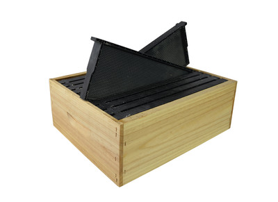 3/4 Depth RTG Box – Paraffin Dipped w/ 10 x 30g Waxed Plastic Frames